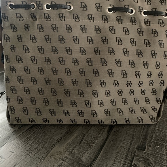 Dooney & Bourke Black/Grey Signature Women's Purse Preloved in great condition - Picture 2 of 6
